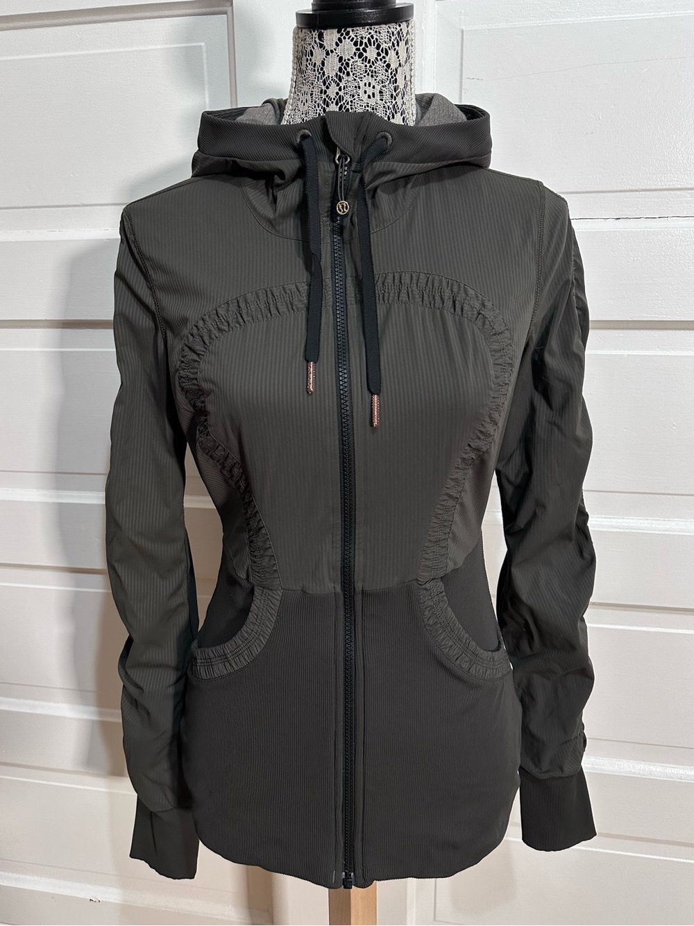 Lululemon Dance Studio Jacket III Size 8 Dark Olive Green Reversible $138